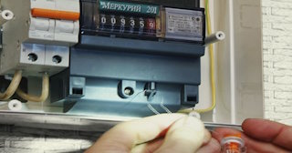 Скрытая проводка в деревянном доме в Шарыпово от 1550 рублей - профессиональный монтаж